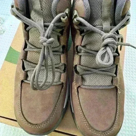 NWT, Oboz Womens “Cedar”lace up hiking/snow boots in sz 8.5. - Picture 8 of 13